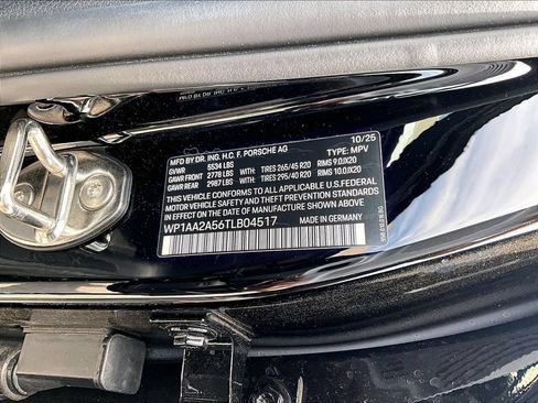 Certified 2026 Porsche Macan AWD/4WD image 26