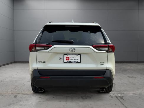 Used 2022 Toyota RAV4 XLE Premium AWD/4WD image 4