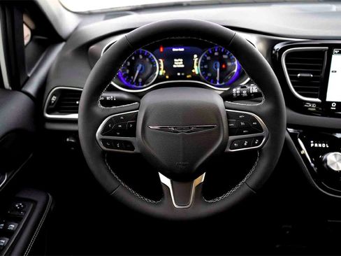 New 2026 Chrysler Voyager LX image 21