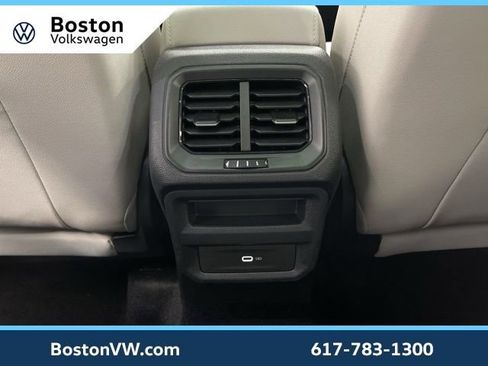 Certified 2025 Volkswagen Taos SE w/ Panoramic Sunroof Package image 24