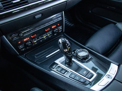 Used 2017 BMW 550i Gran Turismo xDrive image 17