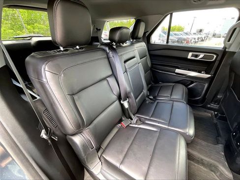 Used 2024 Ford Explorer XLT w/ Equipment Group 202A AWD/4WD image 15