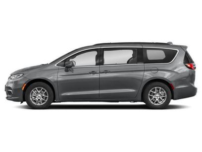 Certified 2021 Chrysler Pacifica Touring-L w/ Uconnect Theater Family Group