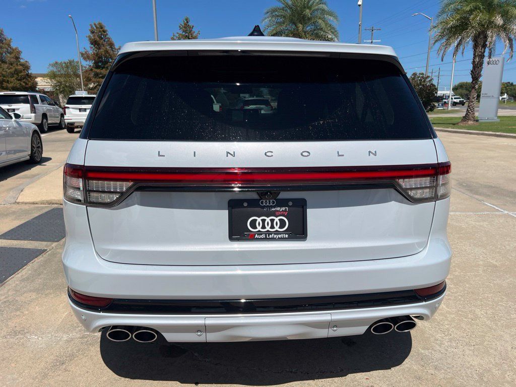 Used 2025 Lincoln Aviator Reserve w/ Luxury Package RWD image 3