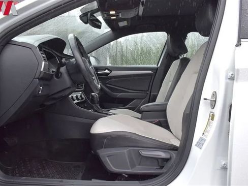 Used 2021 Volkswagen Jetta R-Line w/ R-Line Cold Weather Package FWD image 10