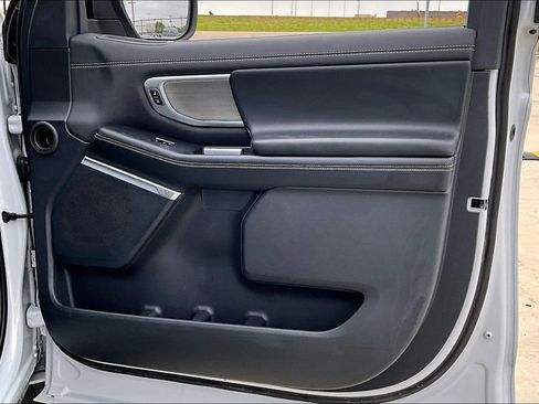 Used 2025 Ford Expedition Platinum image 22