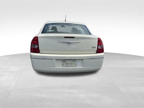 Used 2008 Chrysler 300 Touring w/ Comfort/Convenience Group RWD image 6