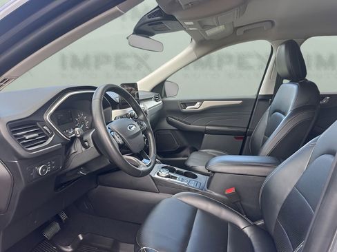 Used 2022 Ford Escape SEL image 9