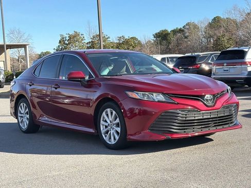Used 2019 Toyota Camry LE image 4