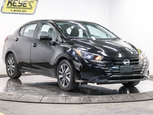 Used 2024 Nissan Versa SV FWD image 5