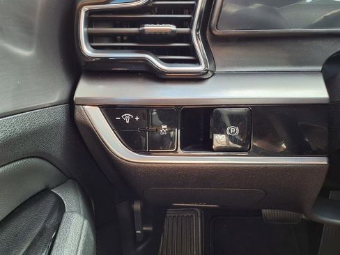 Used 2024 Kia Sportage EX FWD image 24