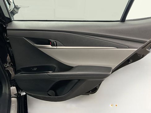 Used 2025 Toyota Camry LE w/ Convenience Package image 31