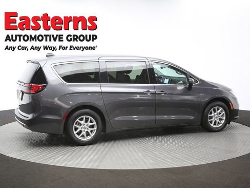 Used 2023 Chrysler Pacifica Touring-L image 44