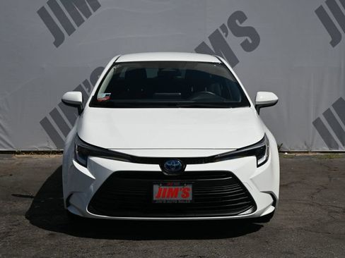 Used 2025 Toyota Corolla LE w/ LE Premium Package FWD image 2