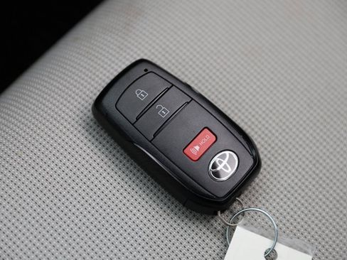 Used 2022 Toyota Corolla Cross LE image 22