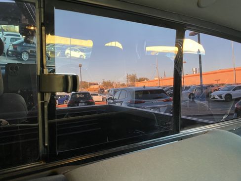 Used 2022 Nissan Frontier SV image 24