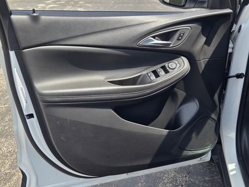 Certified 2025 Buick Encore GX Preferred FWD image 19