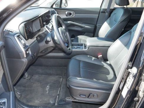 Used 2023 Kia Sorento EX w/ Panoramic Sunroof Package FWD image 13