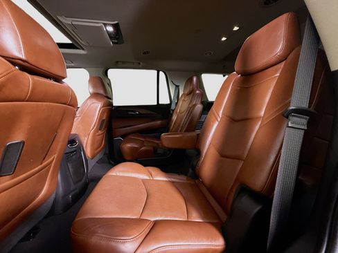 Used 2019 Cadillac Escalade Luxury RWD image 25