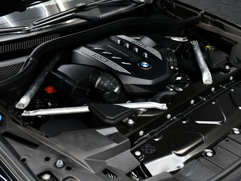 Used 2021 BMW X5 M50i w/ Premium Package image 15