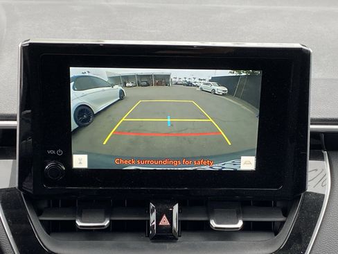 Used 2023 Toyota Corolla Cross XLE w/ Convenience Package image 6