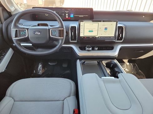 New 2026 Ford Expedition Platinum w/ Driver's Package AWD/4WD image 11