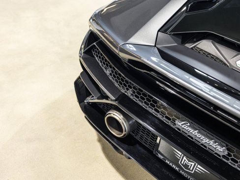 Used 2021 Lamborghini Huracan EVO RWD image 19