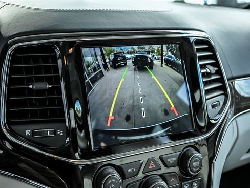 Used 2019 Jeep Grand Cherokee Summit AWD/4WD image 23