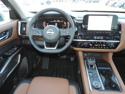 New 2025 Nissan Pathfinder Platinum w/ Cargo Package image 21