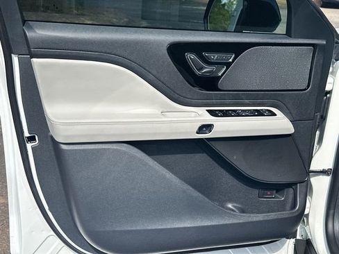 New 2026 Lincoln Aviator AWD image 11