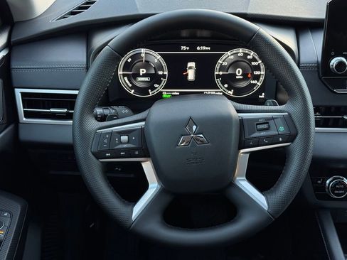 New 2025 Mitsubishi Outlander SEL image 18