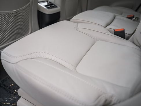 New 2026 Volvo XC90 B6 Ultra w/ Lounge Package image 32