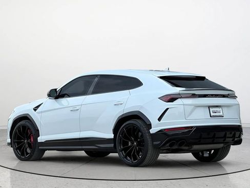 Used 2022 Lamborghini Urus image 2