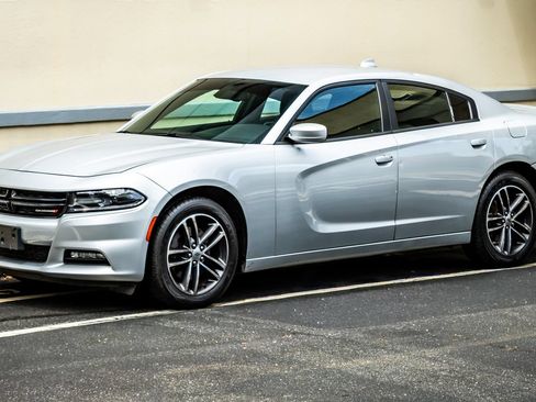 Used 2019 Dodge Charger SXT AWD/4WD image 3