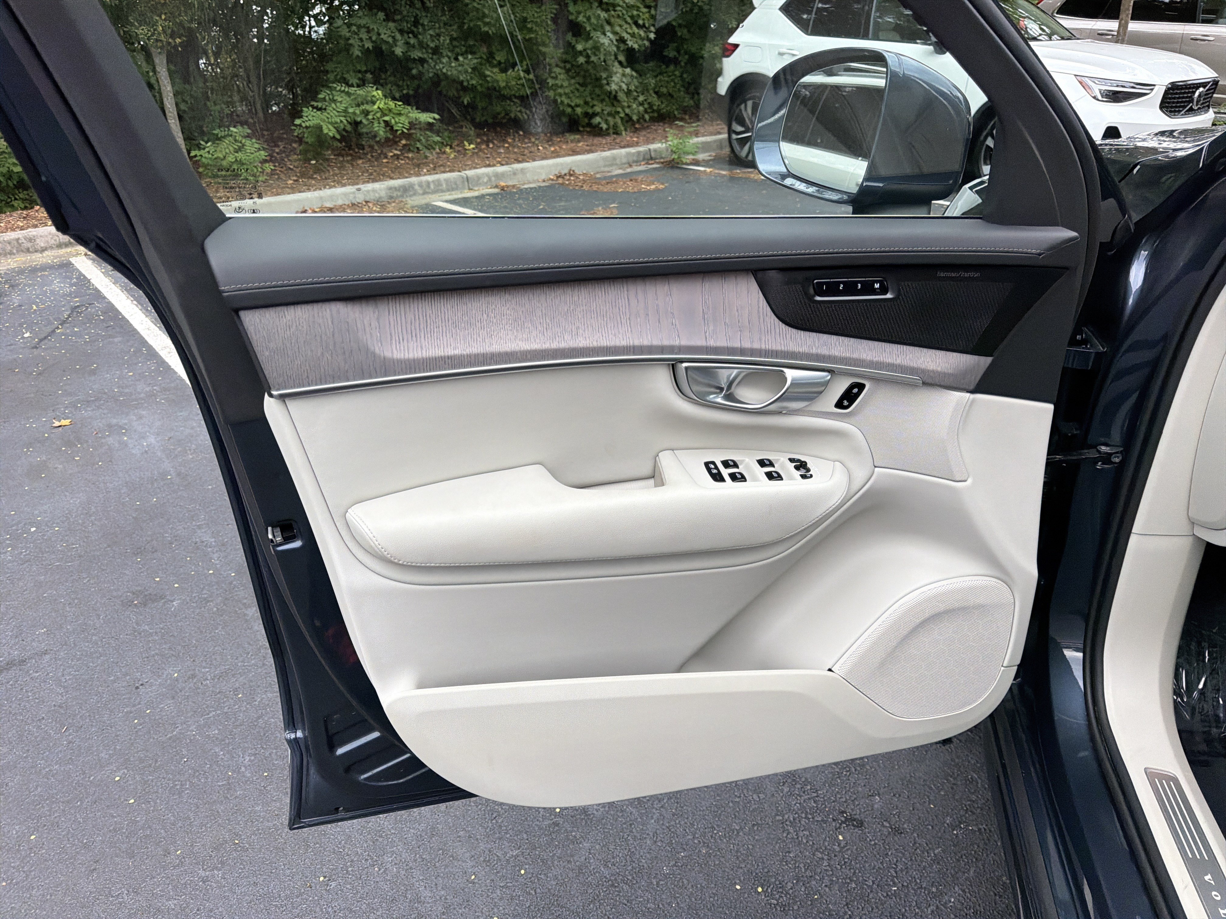 Certified 2026 Volvo XC90 B6 Ultra AWD/4WD image 16