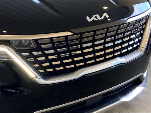 Used 2022 Kia Carnival SX Prestige image 29