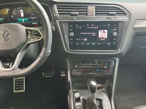 Used 2024 Volkswagen Tiguan SE R-Line FWD image 17