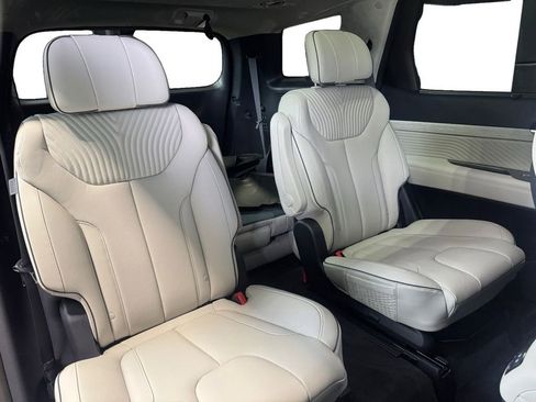 Used 2024 Hyundai Palisade Calligraphy image 13