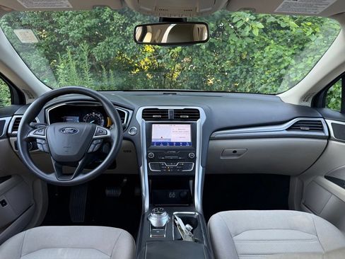 Used 2019 Ford Fusion SE FWD image 27
