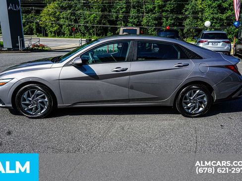Used 2024 Hyundai Elantra SEL FWD image 6