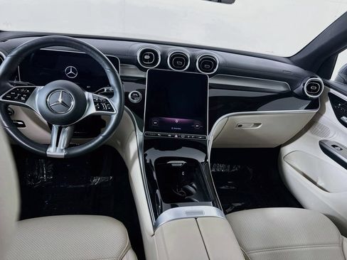 Used 2024 Mercedes-Benz GLC 300 4MATIC image 23