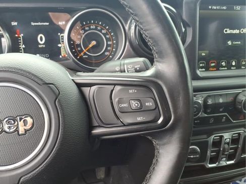 Used 2020 Jeep Gladiator Sport image 16
