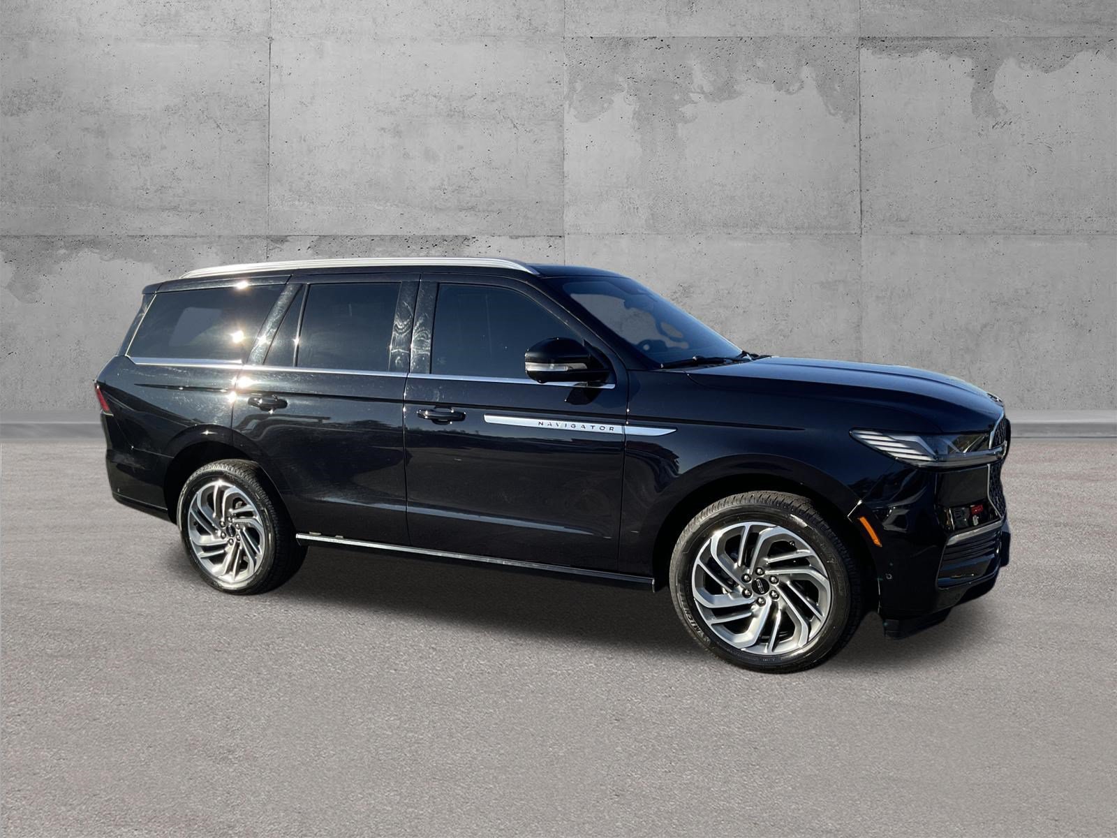 Used 2025 Lincoln Navigator Reserve AWD/4WD image 1