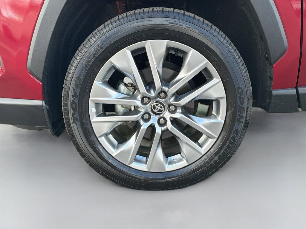 Used 2025 Toyota RAV4 XLE Premium FWD image 30