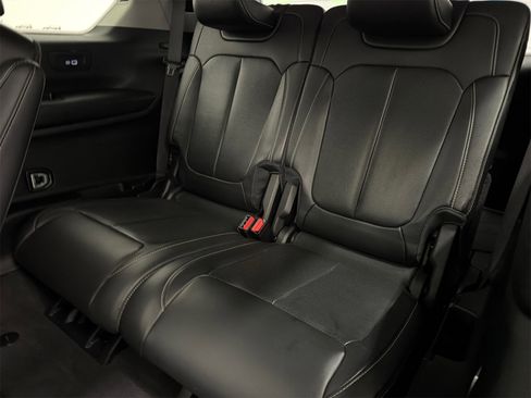 Used 2022 Jeep Grand Cherokee L Limited w/ Luxury Tech Group II image 18