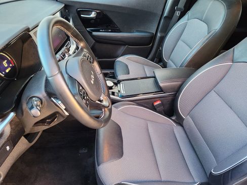 Used 2022 Kia Niro EX image 15