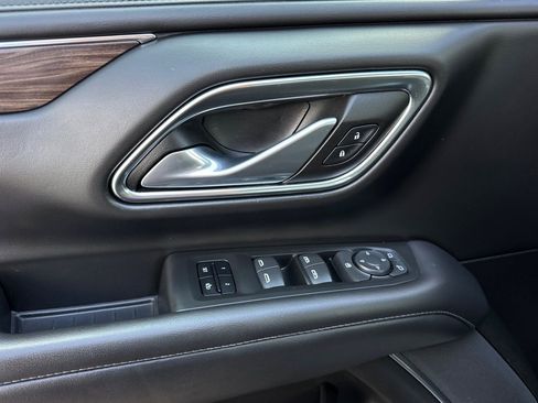 Used 2022 Chevrolet Suburban Z71 image 11