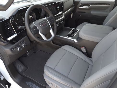 New 2026 GMC Sierra 2500 SLT w/ SLT Convenience Package image 9