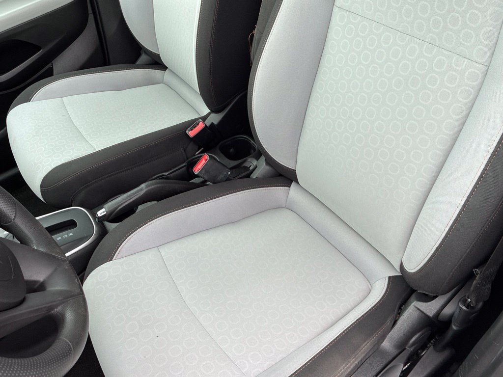 Used 2022 Chevrolet Trax LS w/ Tint and Cruise Package FWD image 16