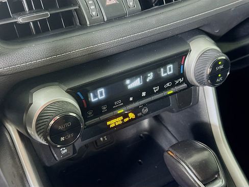 Used 2019 Toyota RAV4 XLE Premium image 25